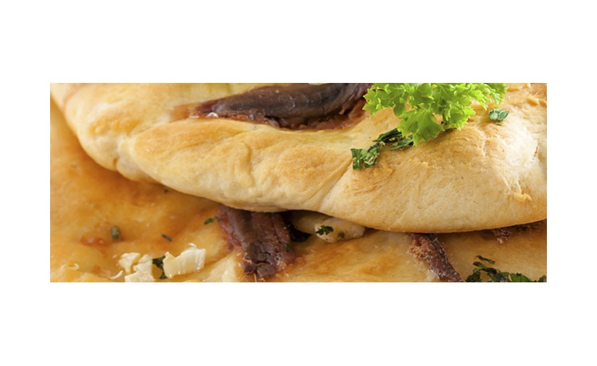 Coca de anchoas y tomate