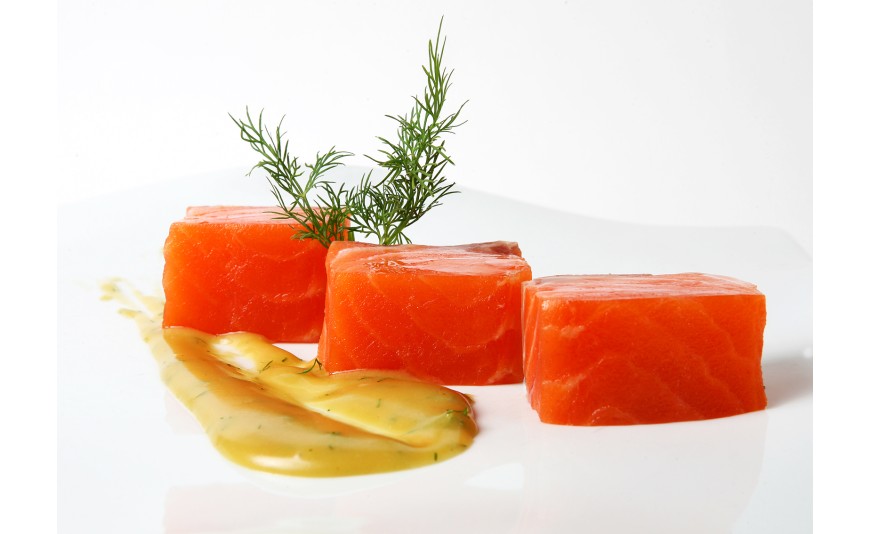 DADOS CON SALSA GRAVLAX 