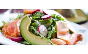 Ensalada de salmón con aguacate