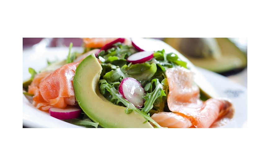 Ensalada de salmón con aguacate