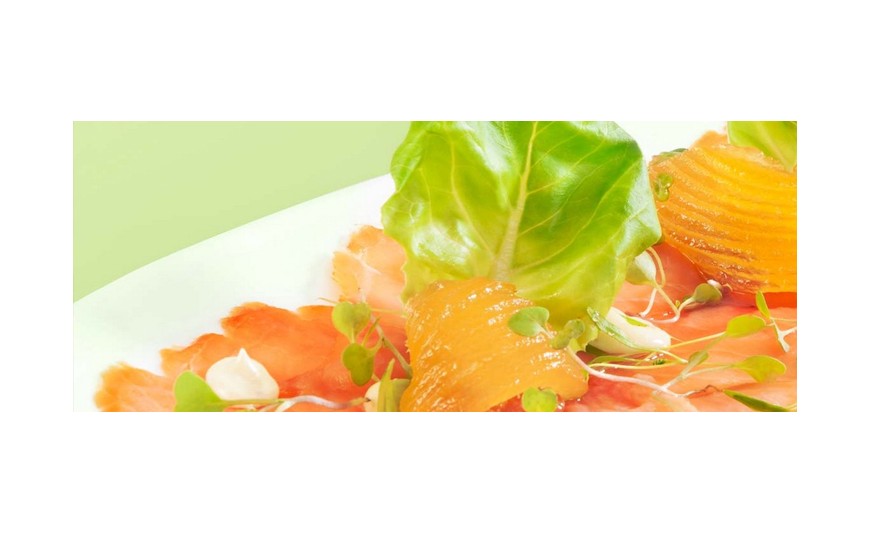 Ensalada de salmón ahumado, naranja y vinagreta de wasabi