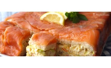 Pastel de salmón ahumado con pan de molde