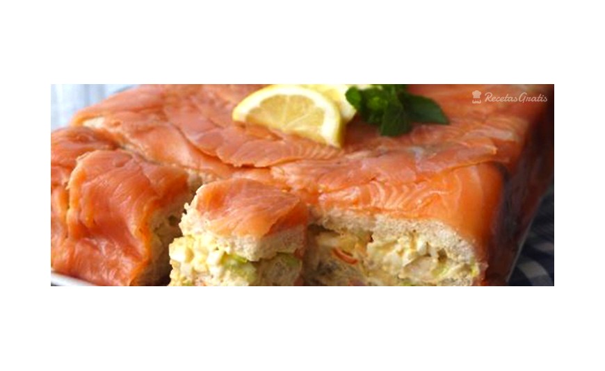 Pastel de salmón ahumado con pan de molde