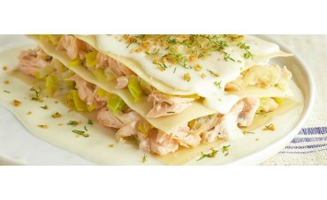 Lasaña de salmón con puerros y eneldo