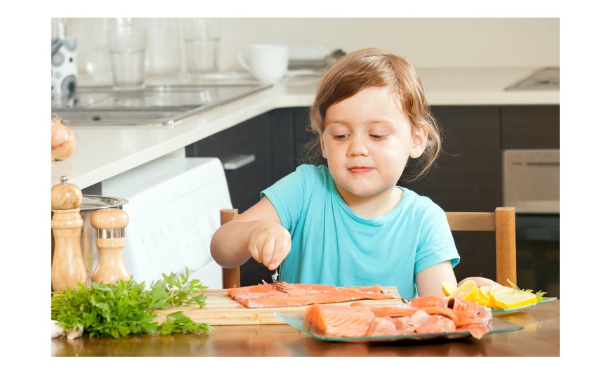 El salmón en niños pequeños 