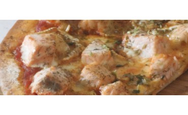 Pizza de salmón y queso brie al eneldo