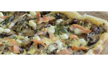 Pastel de espárragos, setas y salmón