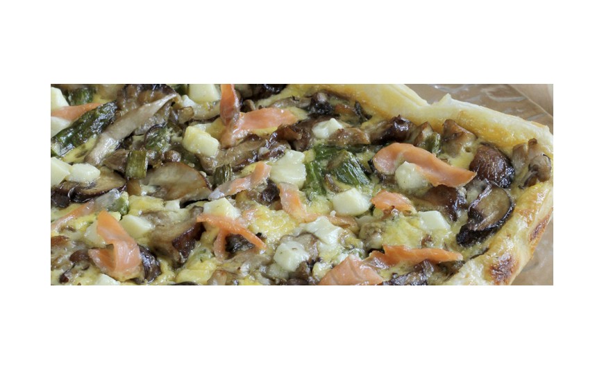 Pastel de espárragos, setas y salmón