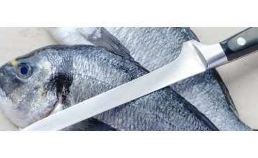 Aprende cómo limpiar y filetear un pescado antes de cocinarlo