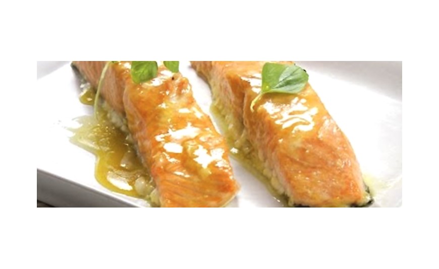 Salmón al horno con salsa de mostaza y miel